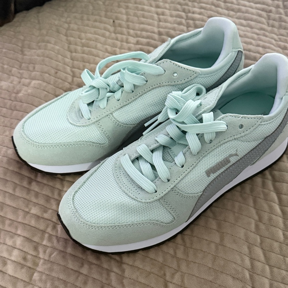 Puma Women's Light Green Sneakers